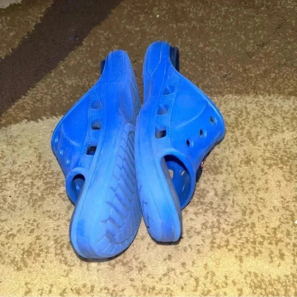 Jr crocs - Picture 3 of 5